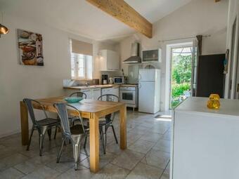 Peaceful Holiday Home Saint-martin-le-redon With Pool