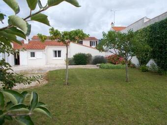 House With 2 Bedrooms In Saint Michel En L'herm With Enclosed Garden 5 Km From The Beach