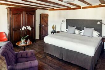 Saint-yrieix-la-perche Town House Sleeps 10