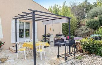 Nice Apartment In Sernhac With Outdoor Swimming Pool, Outdoor Swimming Pool And 2 Bedrooms