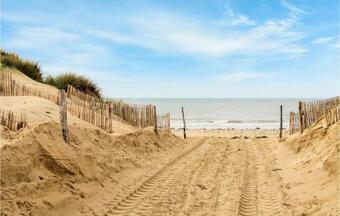 Awesome Home In Surivlle W/ 5 Bedrooms