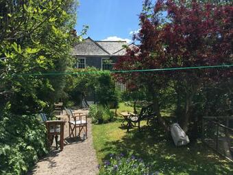 Hostal Ashburton Court