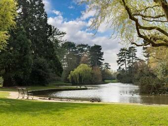Bedford City Centre Corporate Apartment By Comfy Workers