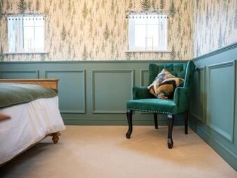 Impeccable 5-bed House In Bicester