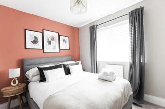 Moda Stays - John Brooks Serviced Houses