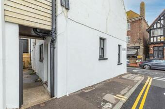 Smugglers View 3 Bedroom Historic Cottage Direct Sea Views