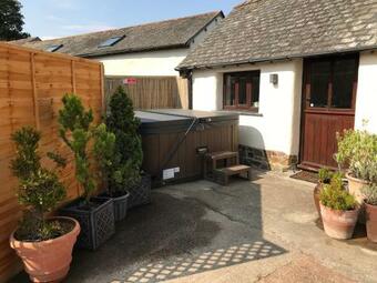 Stunning 2-bed Barn Conversion
