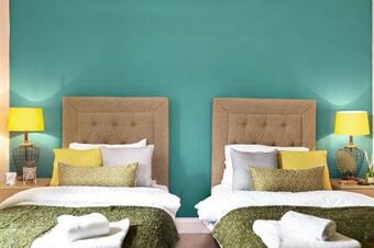 Stylish Cottage - Parking - Garden - Sleeps 6