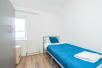 Dagenham 4 Bedhouse Rm10