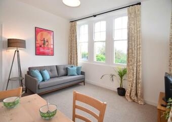 Towennan - Four Bedroomed Apartment In Quiet Seaside Village.