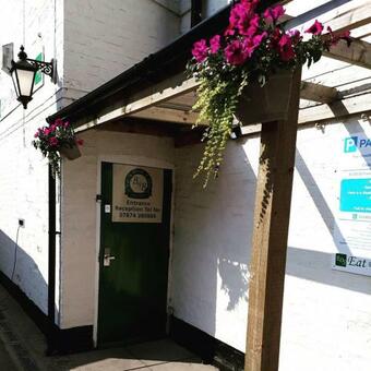 Bed & Breakfast Eds Eat Drink Sleep