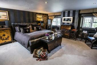 Painswick Chateau Sleeps 22 Pool Wifi