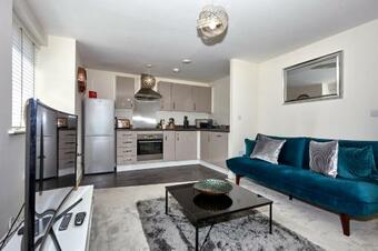 Stunning Modern Apartment With Parking By Comfyworkers