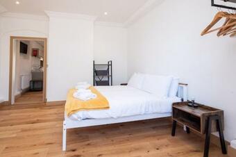 Birch ? Three Tuns Apartments