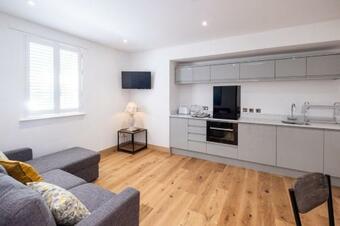 Three Tuns Apartments - Hazel