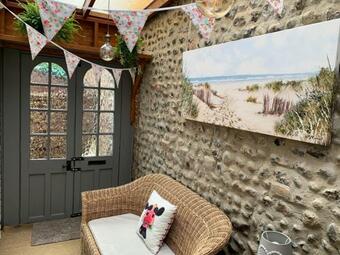 Cosy North Norfolk Cottage With Wood-burner