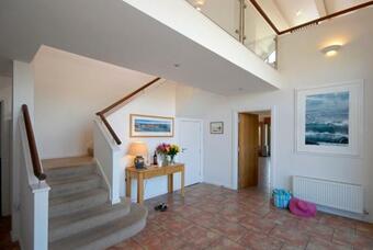 Ty'r Tonnau (house Of Waves)