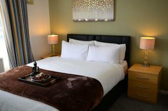 Hostal (7sm-12)dreams Serviced Accommodations- Staines/heathrow