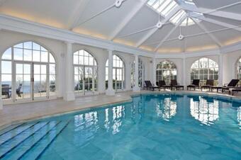Southwell Chateau Sleeps 20 With Pool