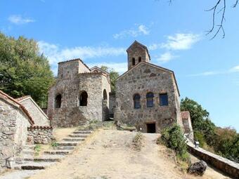 Hostal Room In Bb - Triple Room In Kvareli, Georgia