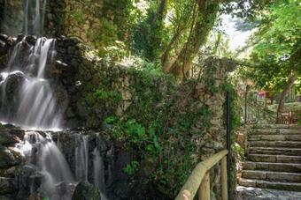 Hotel Kastro Rooms (castle)