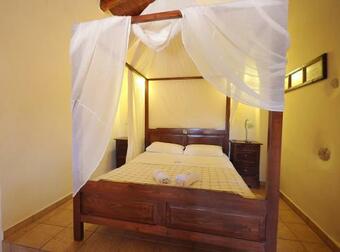 Hostal Room In Guest Room - Traditional Hotel For Relaxation And Rejuvenation