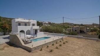 Naxos Infinity Villa And Suites