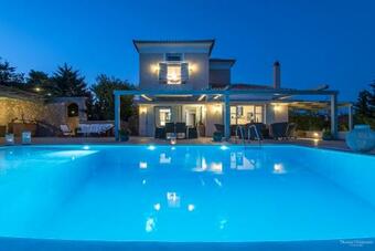 Luxurious Cosy Villa Breathtaking Seaview Pool