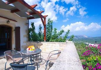 Provarma Villa Sleeps 5 With Pool And Air Con