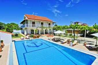 Villa Paradiso: Near Beach, Superb Pool And Garden