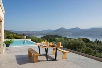 Rachi Sea View White Villa