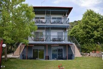 Hostal Ziourkas Apartments