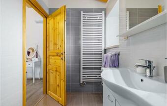 Beautiful Home In Visnjan W/ Outdoor Swimming Pool, Outdoor Swimming Pool And 3 Bedrooms