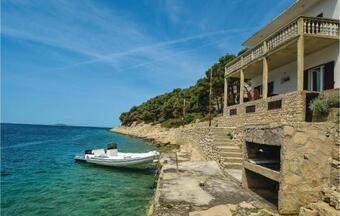 One-bedroom Apartment With Sea View In Zirje