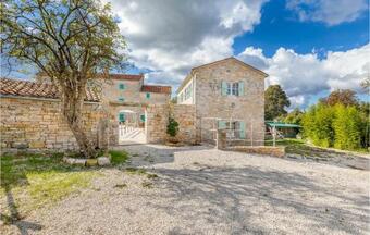 Awesome Apartment In Zminj With Outdoor Swimming Pool