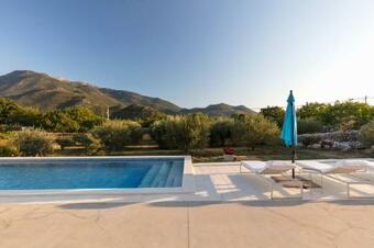 Villa Biokovo Vista Luxury Villa In Zezevica, Heated Pool