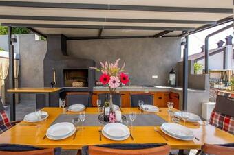 Villa Leti With Pool