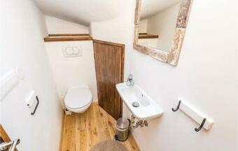 Three-bedroom Holiday Home In Begovo Razdolje