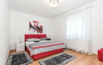 Three-bedroom Holiday Home In Kljuc