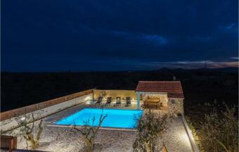 Stunning Home In Galovac W/ Outdoor Swimming Pool And 3 Bedrooms
