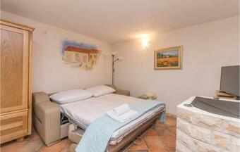 Two-bedroom Holiday Home In Jagodnja Gornja