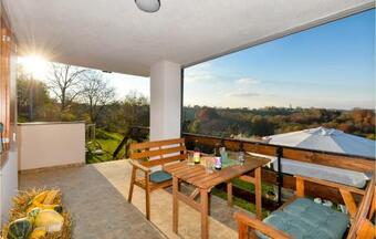 Beautiful Home In Grabrovnik With Jacuzzi, Sauna And 2 Bedrooms