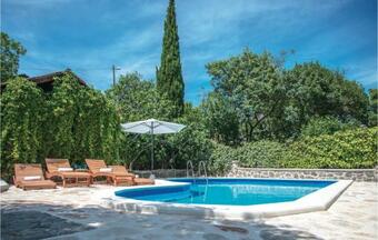 Three-bedroom Holiday Home In Imotski