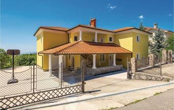 Stunning Apartment In Kastav W/ Jacuzzi, Wifi And 1 Bedrooms