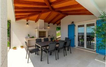 Beautiful Home In Koromacno W/ Outdoor Swimming Pool, Jacuzzi And 4 Bedrooms