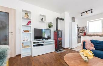 Three-bedroom Holiday Home In Pakovo Selo