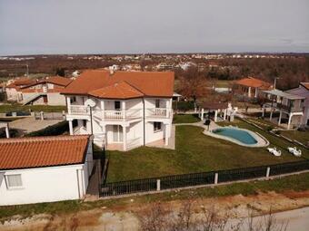 Hostal Apartments House Topal With Pool In Radmani Pore? For Max 21 Persons