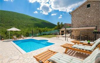 Stunning Home In Runovic With Wifi, Outdoor Swimming Pool And 2 Bedrooms
