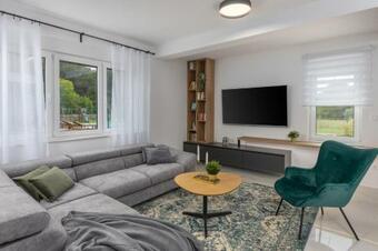 Villa North Gromatic