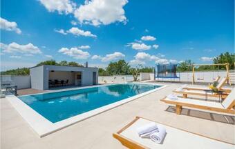 Amazing Home In Skabrnja W/ Outdoor Swimming Pool, Wifi And Outdoor Swimming Pool